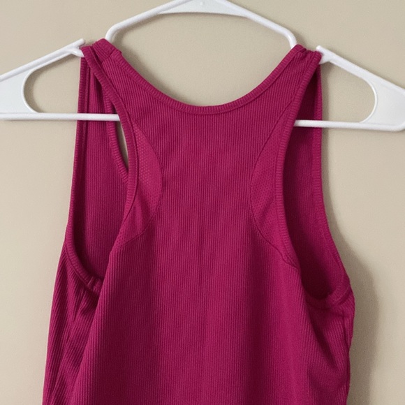 Under Armour Heat Gear Solid Purple/Pink Tank Top Workout - Picture 7 of 12
